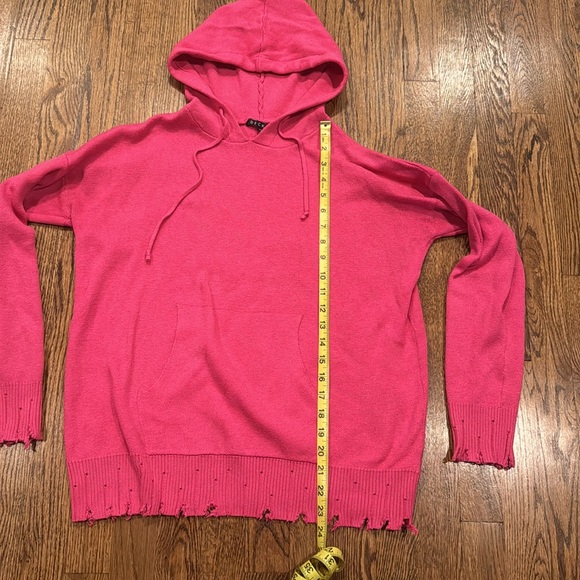 Decker Hot pink Hoodie sweater destructed hem size medium - Picture 5 of 8
